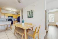 Cozy coastal condo with shared pool full kitchen & close to beach - Bed and Breakfast Santa Rosa Beach