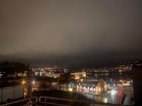 Skyline Penthouse with Private Terrace & Jacuzzi - Ferienwohnung Hønefoss