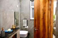 Modern fully furnished 1 bhk on golf course road - B&B Gurugram