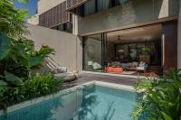 Berawa Villa l 2 Pools, Walk to Beach l Near Finns - Chambres d'hôtes Canggu
