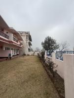 Scenic Hill Home near Nainital Lawn and Views - B&B Naini Tāl