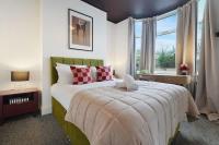 Modern 4BR Home with Easy Access to Town and Station - Bed and Breakfast Darlington