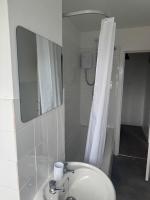Comfortable 2-Bed Flat Balcony Near Airport - B&B Cheadle Hulme