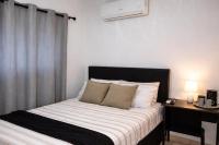 Sunlit Retreat Private Flatlet with Solar Power Pool Fast WiFi & Secure Parking - Bed and Breakfast Roodepoort