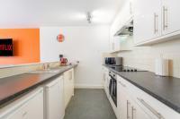 NEW! Stylish 5-Bed Apartment in Stockton-on-tees by Stay With Us, Perfect for Contractors & Large Groups, FREE Parking! - Chambres d'hôtes Thornaby-on-Tees