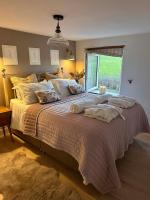 Rose Cottage, Cosy South Lake District Retreat - Bed and Breakfast Ulverston