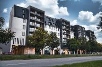 Modern central Riga apartment with balcony, gym access, dedicated parking, kitchen & AC - Bed and Breakfast Riga
