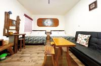 Standaardkamer met 2 eenpersoonsbedden en een bank