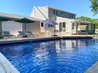 Recently renovated 4 bedroom, 4 bathroom house with heated pool close to beach - B&B Hampton Bays