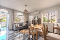Oz Residence Beach Two-Bedroom Apartment & Free Parking - Bed and Breakfast Los Botados