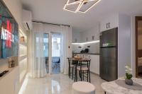 Peonia Apartment II Modern Stay with Balcony Near Old Town - B&B La Canea