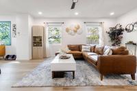 Renovated Brentwood Home - B&B Austin