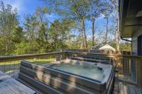 Peaceful Nest Hot Tub Fireplace Fire Pit MORE - B&B Sevierville