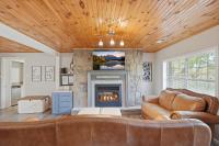 Peaceful Nest Hot Tub Fireplace Fire Pit MORE - B&B Sevierville