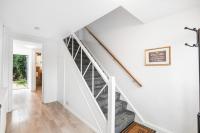 Central Horsham 5BR Home Free Parking Pets Allowed - B&B Horsham