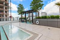 Sleek Downtown Apartment Rooftop Pool - B&B Miami