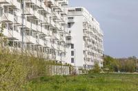 Sunny New-Build Studio, AC, Direct Tram to Center - B&B Bratislava