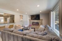 BBQ, Hot Tub, Patio, Sunroom + Games! - B&B Arvada
