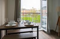 Balcony Apartment close to Canal Walk, perfect for Airport, NEC, Hs2, JLR, Resorts World, Contractors - B&B Birmingham