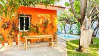 Casa Piña with STARLINK - 2 min walk to the beach - Bed and Breakfast Brisas de Zicatela