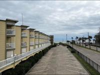 Ocean Views - Heated Pool - Hot Tub - Corner Unit - steps to beach - Cruise Parking included shoreline stays 9229 - Bed and Breakfast Galveston