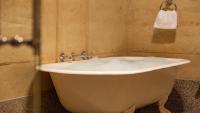 Chateau Bowral Luxury Southern Highlands Estate with Poolhouse - Chambres d'hôtes Bowral
