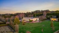Chateau Bowral Luxury Southern Highlands Estate with Poolhouse - B&B Bowral