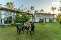 StayVista at SIHAYA with jacuzzi, mountain view & AC - Chambres d’hôtes Mysore