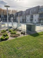 Sfeervolle studio in complex met zwembad - gratis parking - gelijkvloers - Chambres d'hôtes Bredene