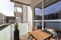 Functional & Modern Apartment with Parking and Balcony by Noclegi Renters - B&B Gdynia