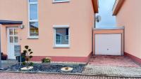 Familien-Oase LUTHER mit Garten, Spielturm und Garage - B&B Halle