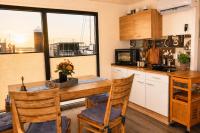 Hausboot TOLLOW - Bed and Breakfast Stralsund