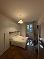 Charming Two-Room Apartment, Just a Short Walk from the M1 and M2 Cadorna Subway Stations - Ferienwohnung Mailand