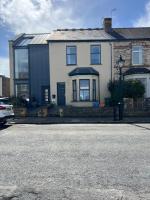 4 Bedroom Cardiff Bay View House - B&B Cardiff