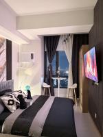 Cozy Condo Staycation in Quezon City near Sm North Trinoma Solaire with city lights view - B&B Manila