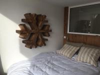 Apartment with Mountain View