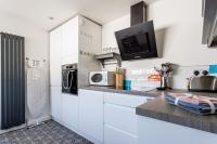 Contractor House Near Hospital FREE Parking Sleeps 7 - Long Stays Welcome - Chambres d'hôtes Balne