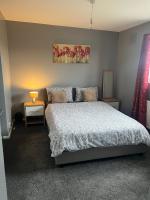 Cozy Private Double Room with Workspace & Garden View - Chambres d'hôtes Bedford
