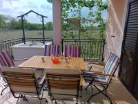 Peaceful Family Villa with Garden, Terrace & BBQ near Zadar & Nin - Chambres d'hôtes Gradina