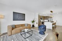 Spacious Oasis with Pool, Gym, and Stunning City Views - B&B Birmingham