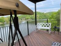 1 BR Lakefront apt, No Chores, J1772 EV charger, kayaks - B&B Kingsport
