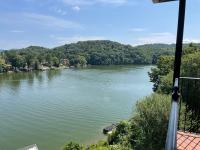 1 BR Lakefront apt, No Chores, J1772 EV charger, kayaks - B&B Kingsport
