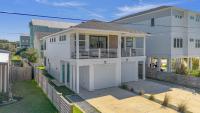 Walk to Beach & Trails Modern Cozy Retreat Villa - B&B Carolina Beach