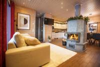 Sonka Resort Lakeside Villa with Private Sauna & Hot Tub - Chambres d'hôtes Rovaniemi