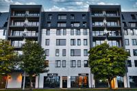 Modern central Riga apartment with balcony, gym access, dedicated parking, kitchen & AC - B&B Riga