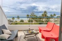 L'Oasis fleuri grande terrasse avec vue mer, plage à pied, cuve - Ferienwohnung Le Gosier