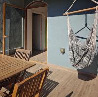 Spacious 2BD Maisonette with Private Terrace & Outside Furniture - Close to Salina Bay - B&B San Pawl il-Baħar