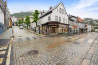 Premium 4BR Apartment steps from Bryggen - B&B Bergen