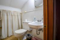 Pops Place · Pops Place on a Fishing Pond, Rustic, Cabin Experi - Chambres d’hôtes Pisgah Forest