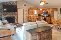 Boat Dock! Lakefront Group Getaway in Eldon - B&B Eldon